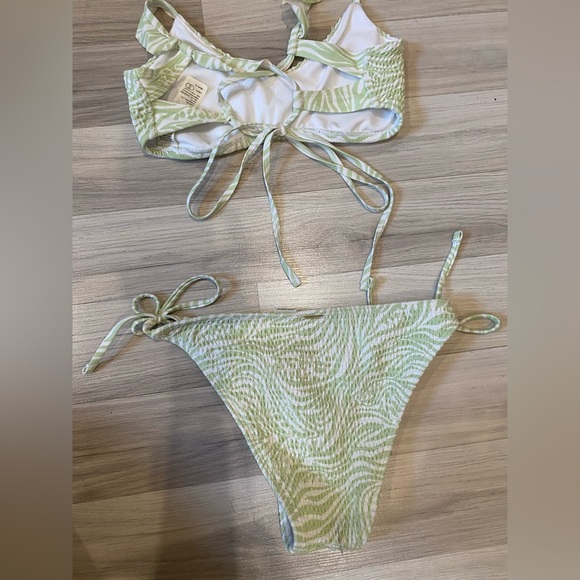 Hollister Swim Bikini. Green Zebra. True to size. Used very few times. - Picture 2 of 4